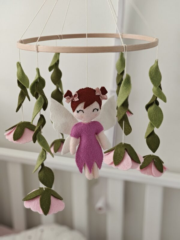 Fairy flower - babymobiel roze elfje met bloemen en bladeren