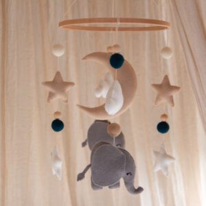 ster maan mobiel met olifant voor de babykamer