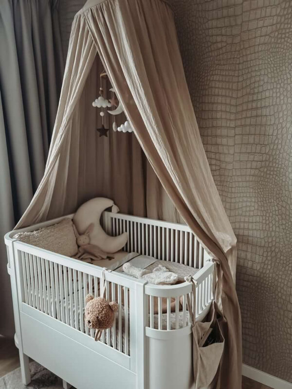 In the clouds baby mobiel met neutrale kleuren babykamer